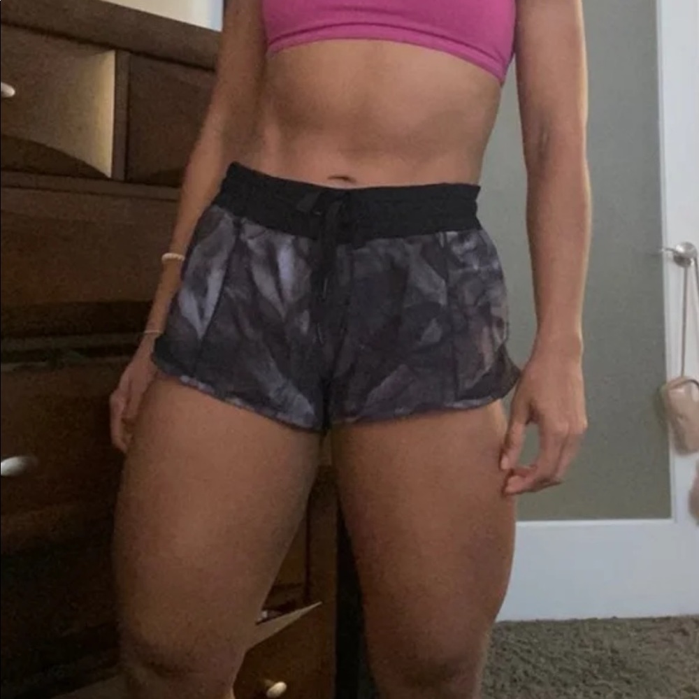 Lululemon Hotty Hot Shorts 2 1/2”